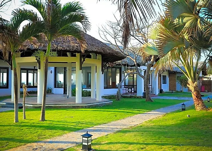 Blue Bay Mui Ne & 4*